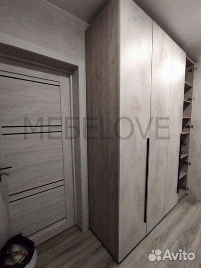 Шкаф распашной угловой на заказ в прихожую