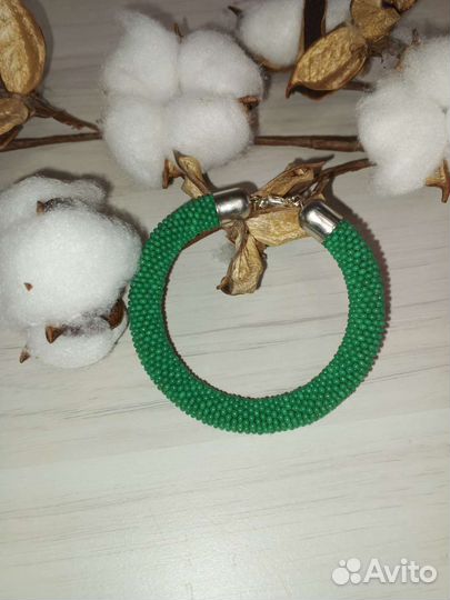 Украшения. Браслеты-жгуты из бисера