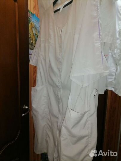 Медицинские белые халаты