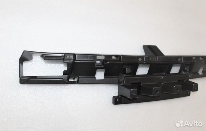 Lexus LX 570 Кронштейн на решетку радиатора 15-21