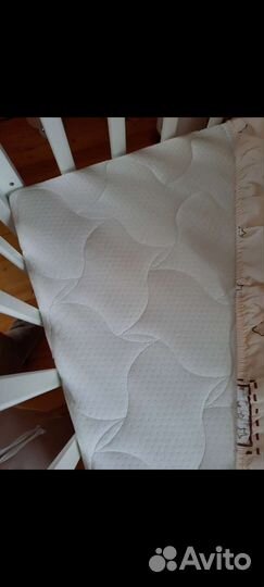 Детская кроватка с маятником и ящиком