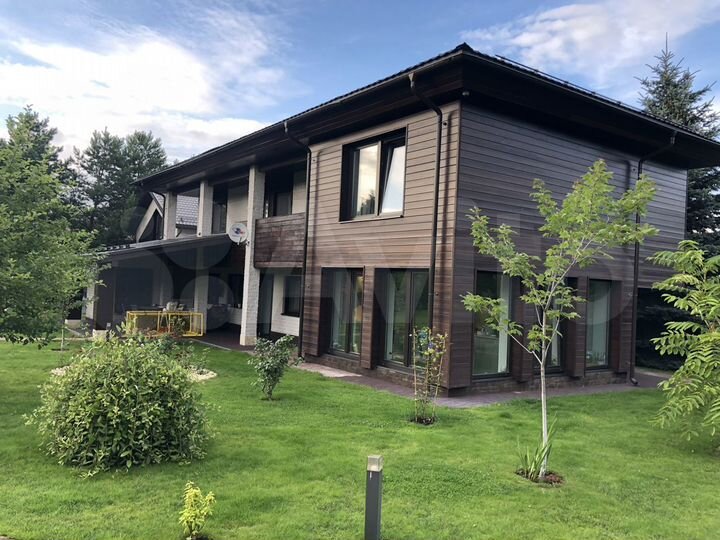 Дом 300 м² на участке 15 сот.