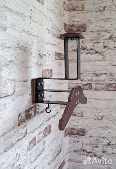 Вешалка для хранения мотоциклетных шлемов