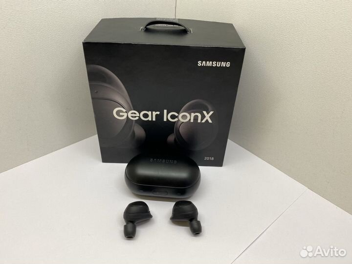 Беспроводная гарнитура Samsung Gear IconX Black