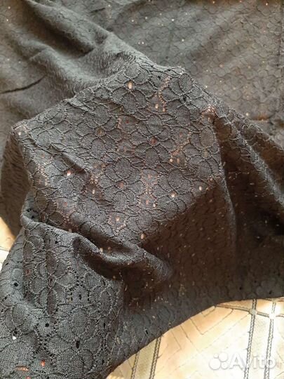 Отрез ткани гипюр