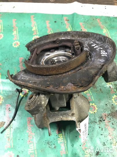 Кулак задний левый Volvo S60 седан 2.8 2000