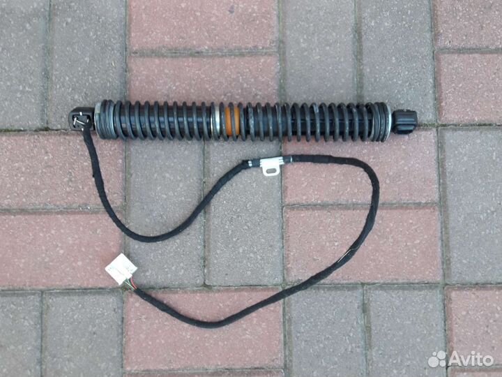 Амортизатор багажника правый BMW 7 F01/F02 N63B44A