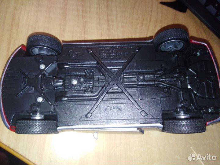 Модель 1:24 Форд Мустанг