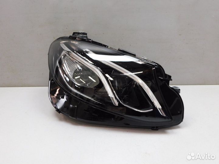 Фара правая Mercedes-Benz E-Class