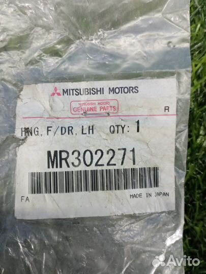 Петля двери левая