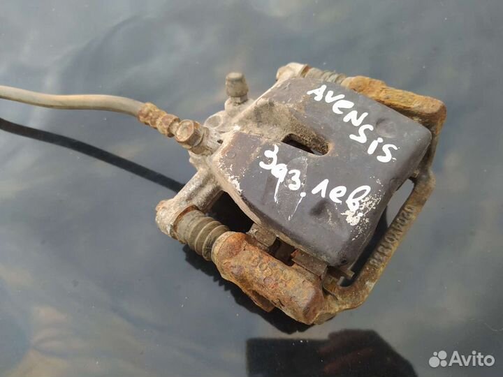 Toyota Avensis 1 суппорт задний