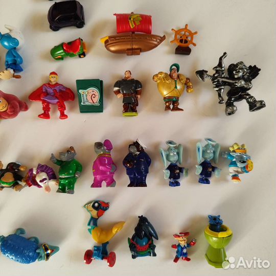 Одним лотом фигурки из киндер- сюрприза