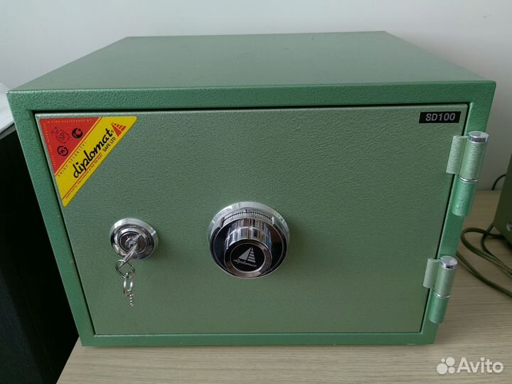 Сейф для денег и документов