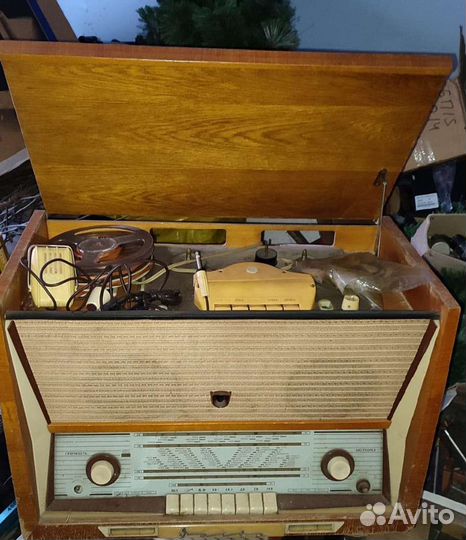 Радиола, конденсаторы, лампы