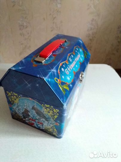 Коробка для новогоднего подарка