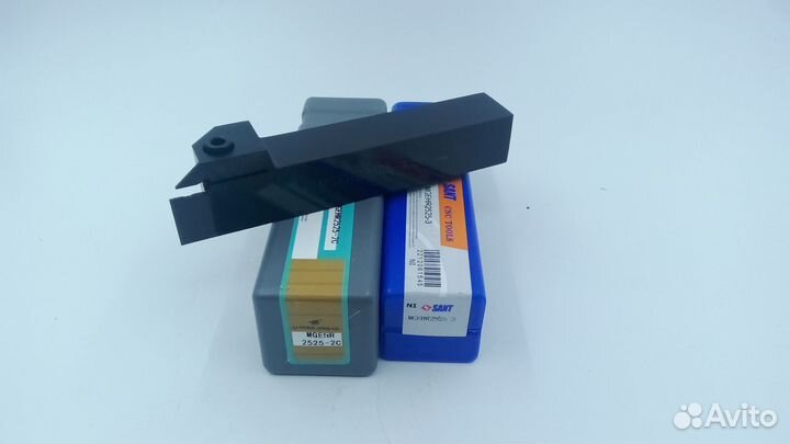 Резец отрезной 2525