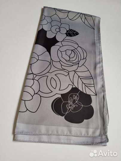 Платок атласный. Размер: 90х90