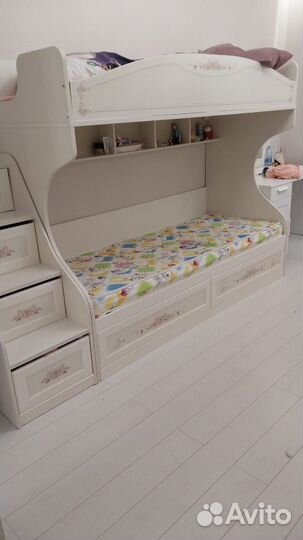 Кровать двухъярусная