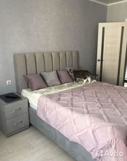 Кровать с молдингом