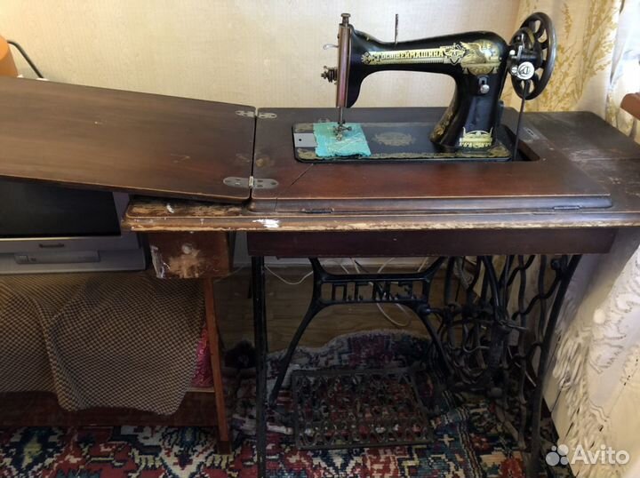 Швейная машина ножная пгмз