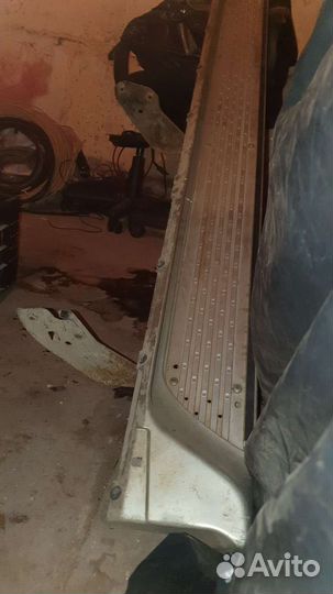 Подножка правая surf 185