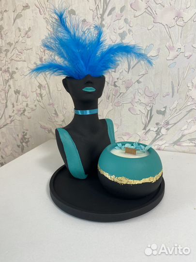 Ваза/кашпо из гипса «Дама»