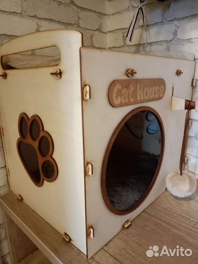 Домик для кошки двухэтажный