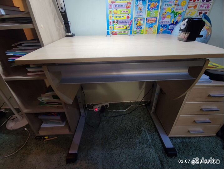 Растущая парта со стулом и тумбой. Всё бу