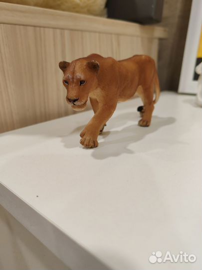 Фигурка льва