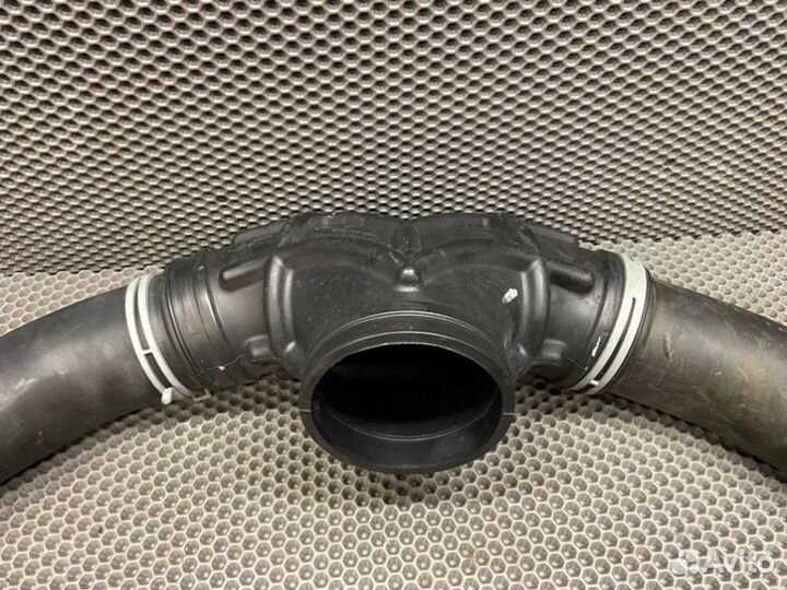 Воздуховод 4.2 AXQ VW Touareg 2002-2007