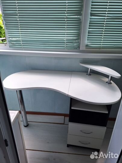 Стол для мастера маникюра Б/у