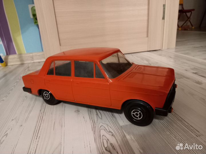 Машина LADA