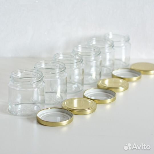 Набор банок с крышками