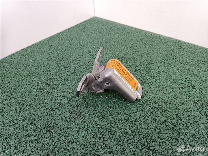 Петля двери верхняя передняя правая Renault