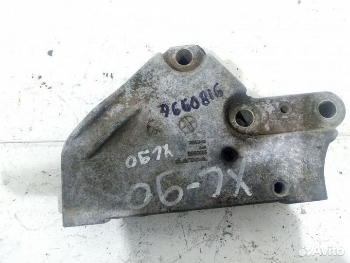 Кронштейн опоры двигателя Volvo XC90 1