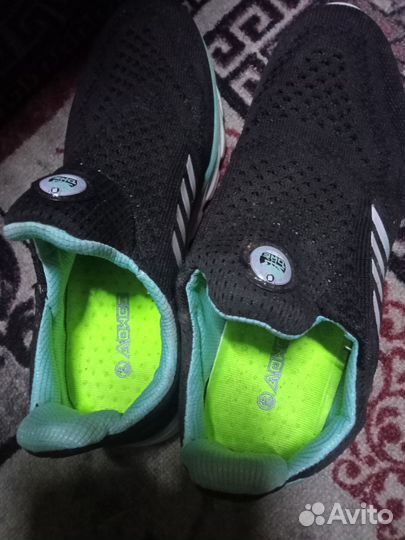 Кроссовки женские