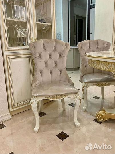 Кухонный стол и стулья комплект