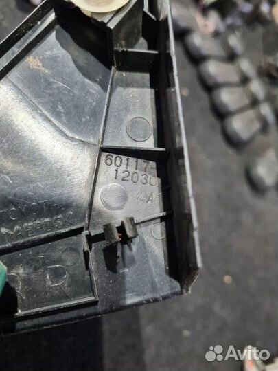 Накладка крыла правая Toyota Corolla E150 1.6