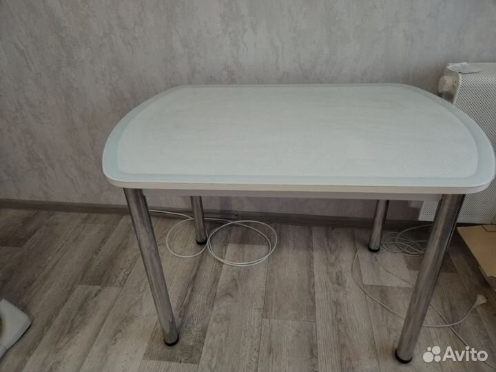 Кухонный стол