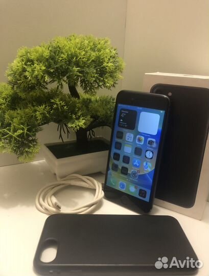 iPhone 8, 64 ГБ