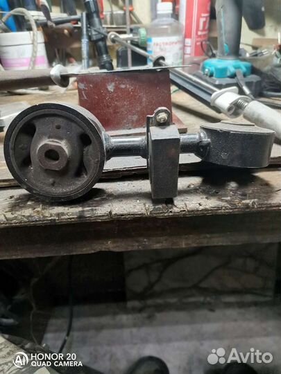 Крепление двигателя