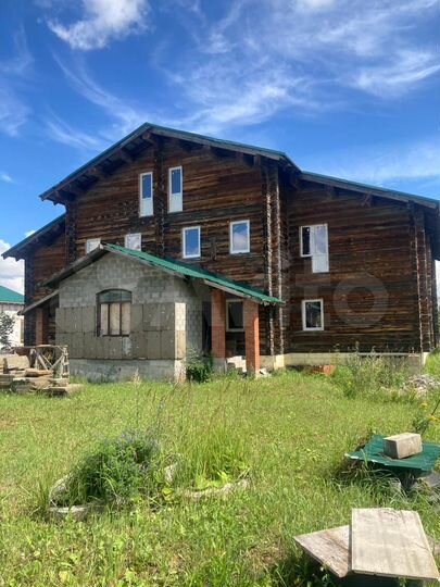 Дом 1060 м² на участке 30 сот.