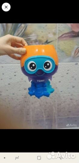 Игрушка и наклейки для ванной