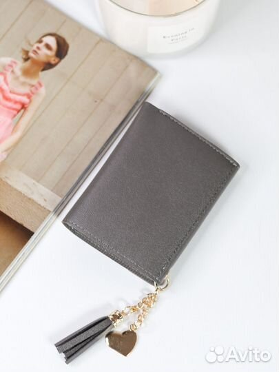 Маленький женский кошелек из эко-кожи с брелоком и