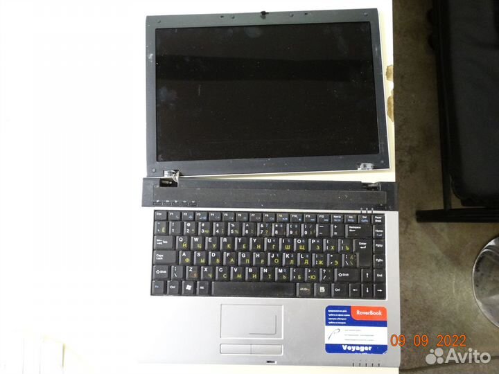Ноутбук RoverBook Voyager V400 WH (неисправный)