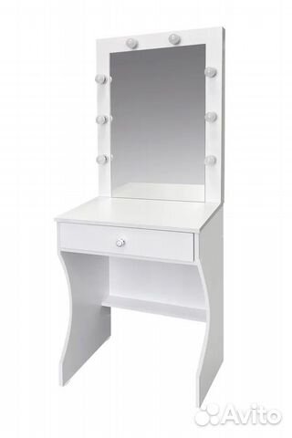 Туалетный столик с зеркалом и подсветкой