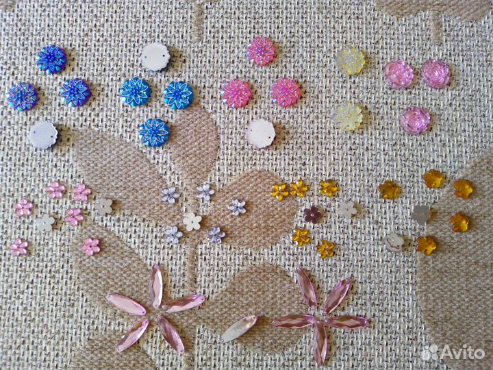 Стразы,бусины-буквы,бусины