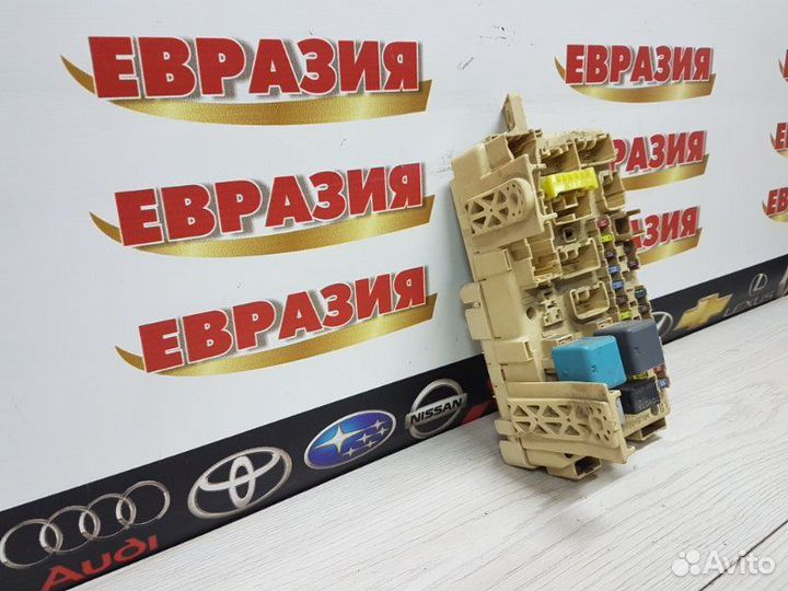 Блок предохранителей Toyota Avensis ZZT251 1ZZ-FE