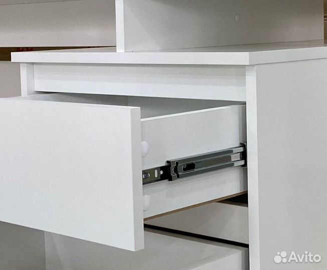 Компьютерный стол с ящиками