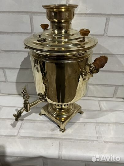 Старинный самовар на дровах